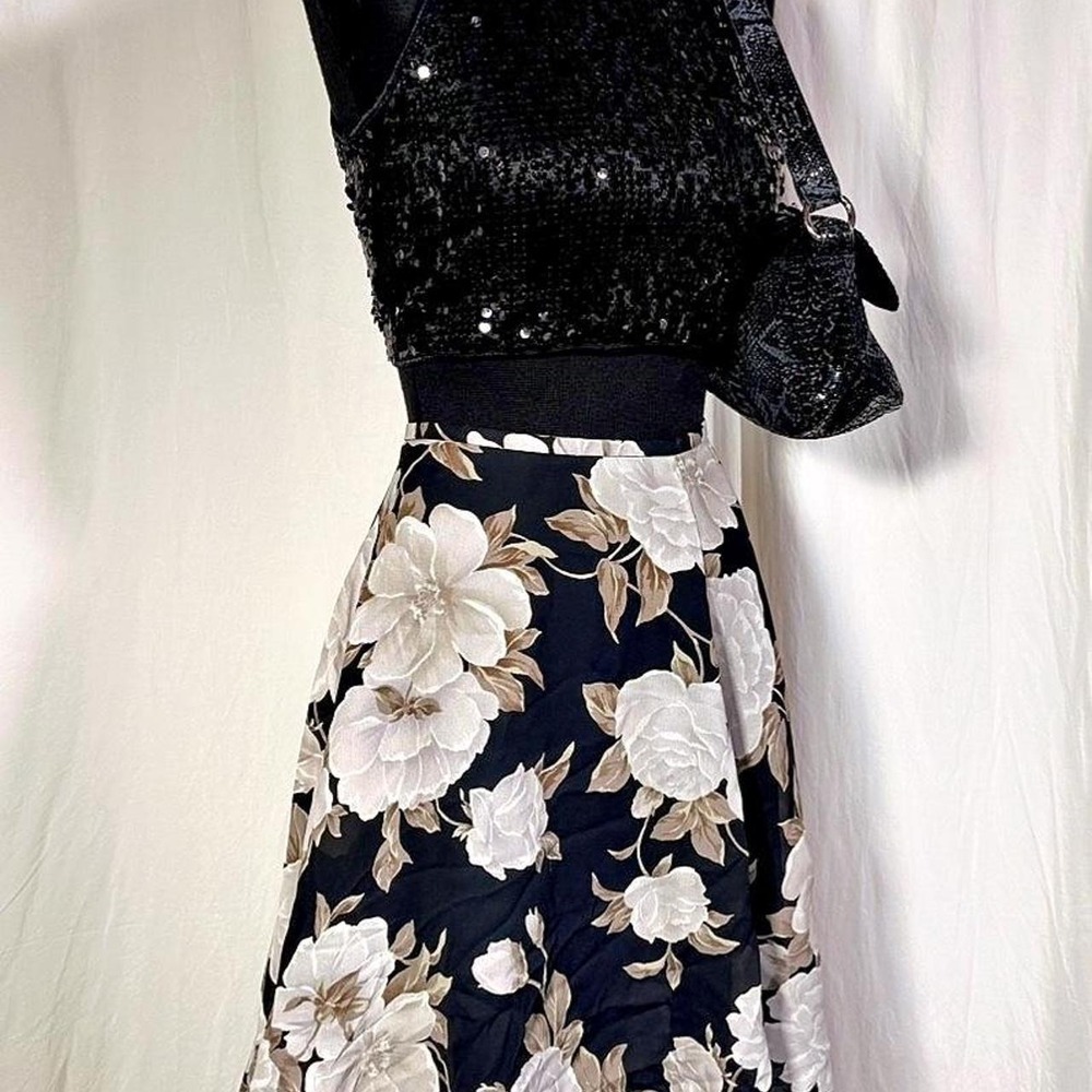 Casual Corner Floral Mini Skirt — Size 10